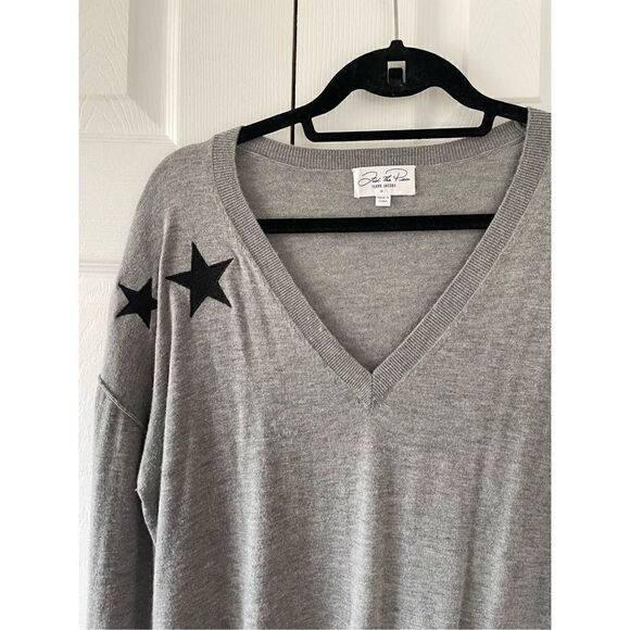 Feel the Piece Violetta Star V Neck Thumbhole Sweater - Picture 3 of 7